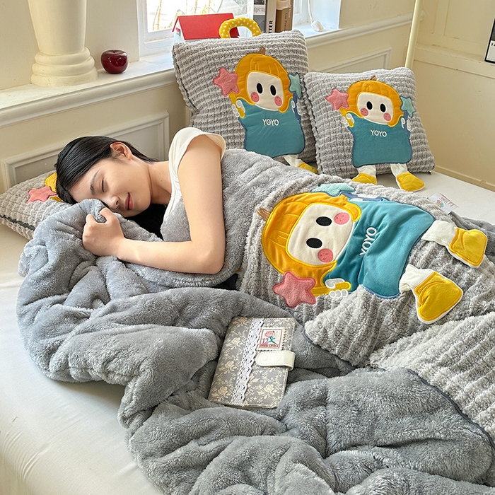 91家纺网 家纺一手货源 找家纺 古本家居 2025新款南瓜妹抱枕被 南瓜妹灰