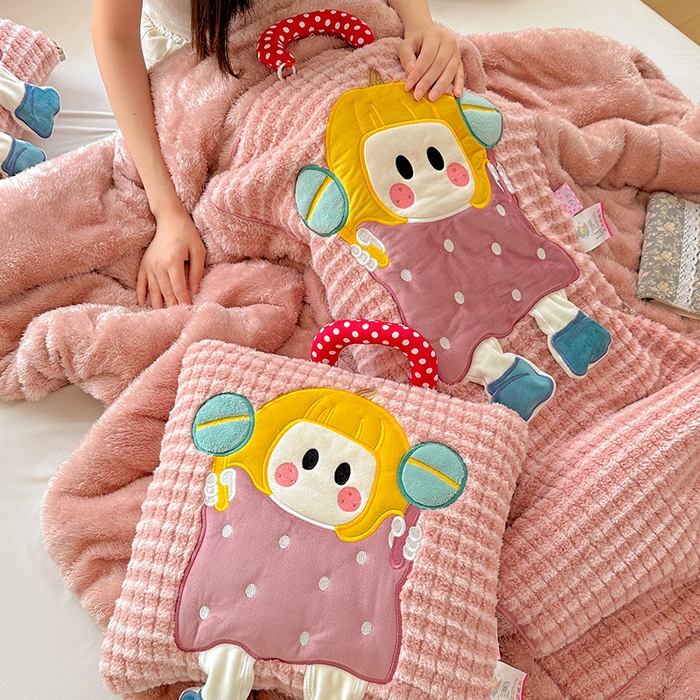 91家纺网 家纺一手货源 找家纺 古本家居 2025新款南瓜妹抱枕被 南瓜妹粉