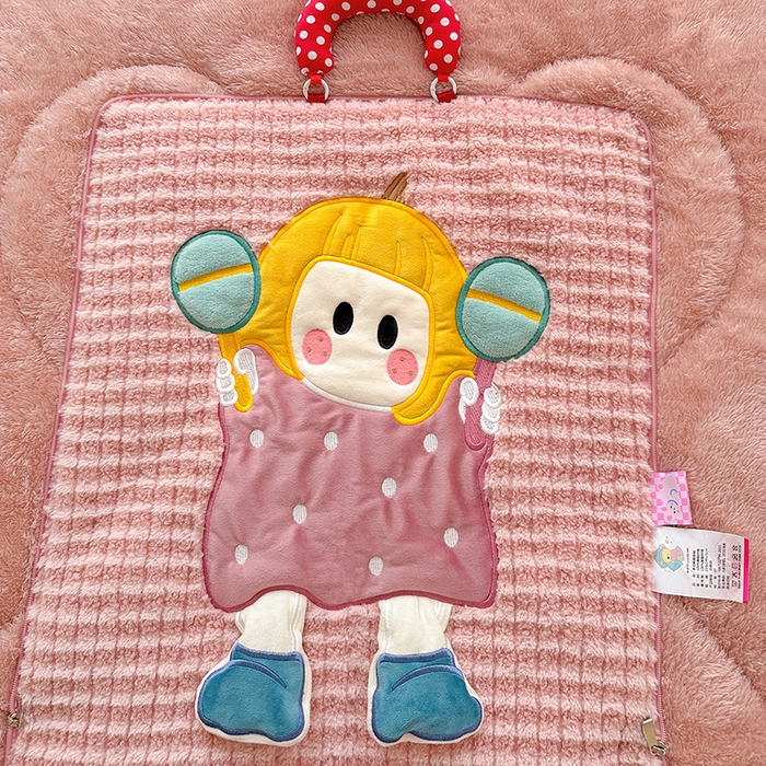 91家纺网 家纺一手货源 找家纺 古本家居 2025新款南瓜妹抱枕被 南瓜妹粉