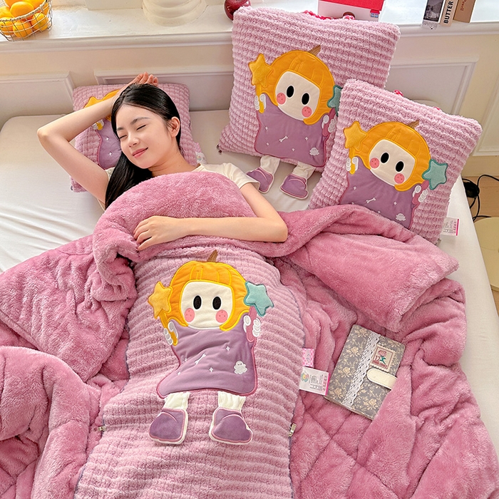 91家纺网 家纺一手货源 找家纺 古本家居 2025新款南瓜妹抱枕被 南瓜妹紫粉