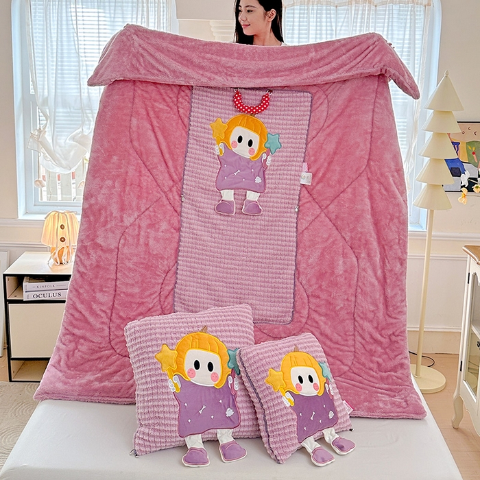 91家纺网 家纺一手货源 找家纺 古本家居 2025新款南瓜妹抱枕被 南瓜妹紫粉