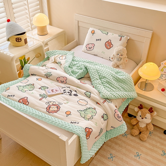 91家纺网 家纺一手货源 找家纺 天瑜家纺205新款A类针织面料手包豆豆绒冬被大豆被 动物乐园绿