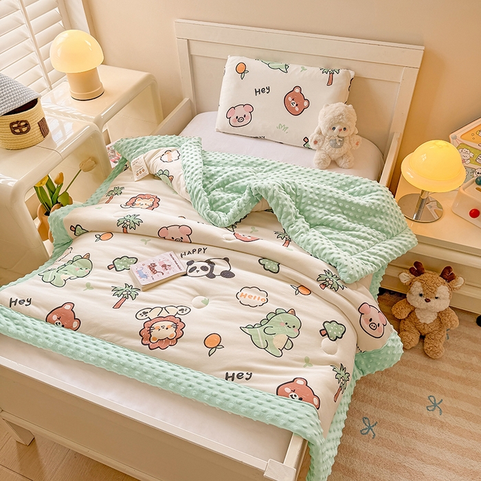 91家纺网 家纺一手货源 找家纺 天瑜家纺205新款A类针织面料手包豆豆绒冬被大豆被 动物乐园绿