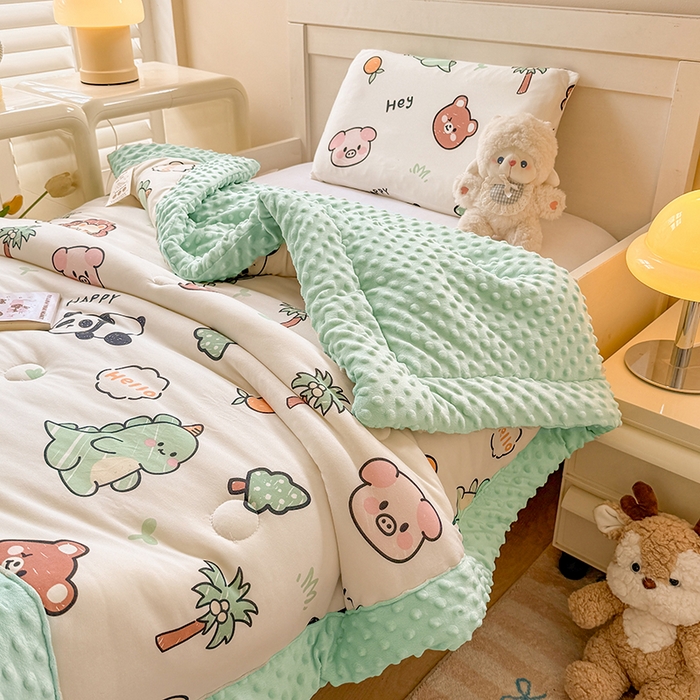 91家纺网 家纺一手货源 找家纺 天瑜家纺205新款A类针织面料手包豆豆绒冬被大豆被 动物乐园绿