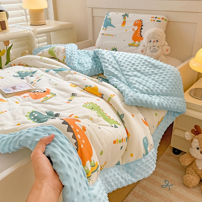 91家纺网 家纺一手货源 找家纺 天瑜家纺205新款A类针织面料手包豆豆绒冬被大豆被 恐龙宝贝兰