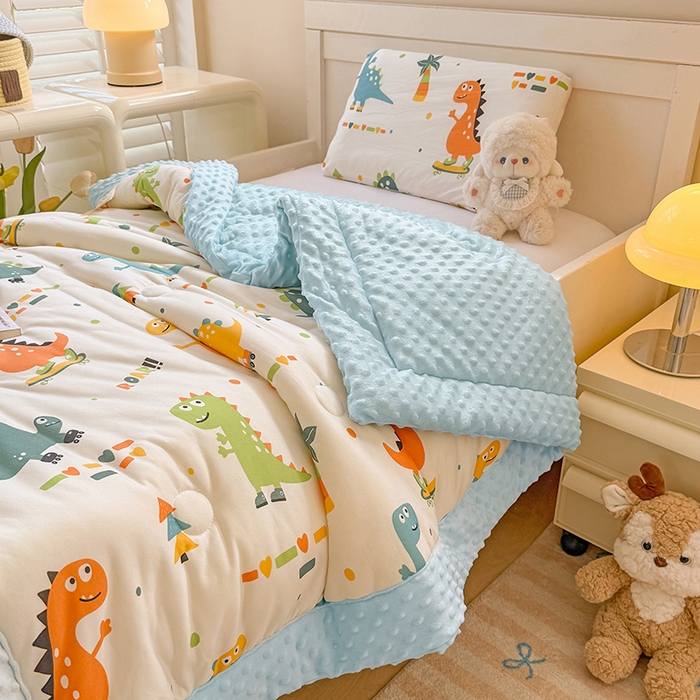 91家纺网 家纺一手货源 找家纺 天瑜家纺205新款A类针织面料手包豆豆绒冬被大豆被 恐龙宝贝兰