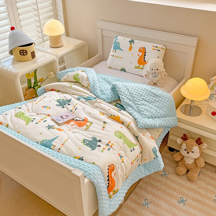 91家纺网 家纺一手货源 找家纺 天瑜家纺205新款A类针织面料手包豆豆绒冬被大豆被 恐龙宝贝兰