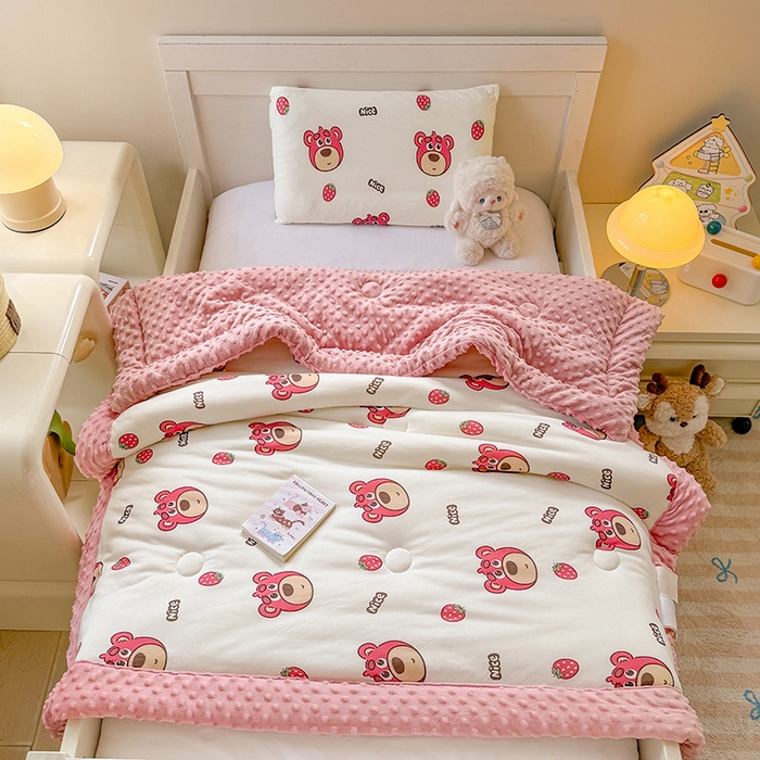 91家纺网 家纺一手货源 找家纺 天瑜家纺205新款A类针织面料手包豆豆绒冬被大豆被 小草莓熊