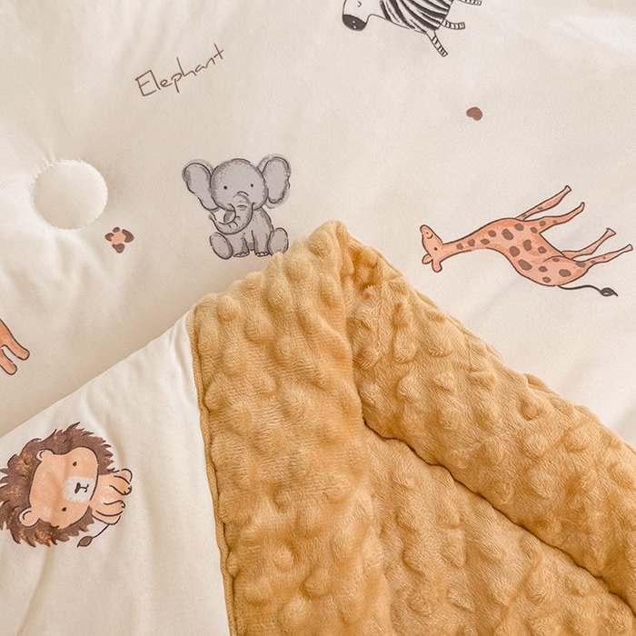 91家纺网 家纺一手货源 找家纺 天瑜家纺205新款A类针织面料手包豆豆绒冬被大豆被 狮子王黄