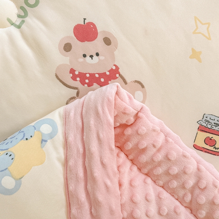 91家纺网 家纺一手货源 找家纺 天瑜家纺205新款A类针织面料手包豆豆绒冬被大豆被 幸运狗粉