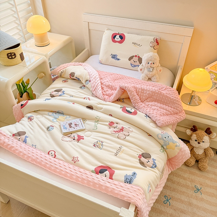 91家纺网 家纺一手货源 找家纺 天瑜家纺205新款A类针织面料手包豆豆绒冬被大豆被 幸运狗粉