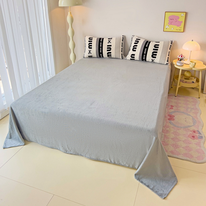 91家纺网 家纺一手货源 找家纺 麦瑞家纺 2025新款印花牛奶绒四件套跑量款 字母空间