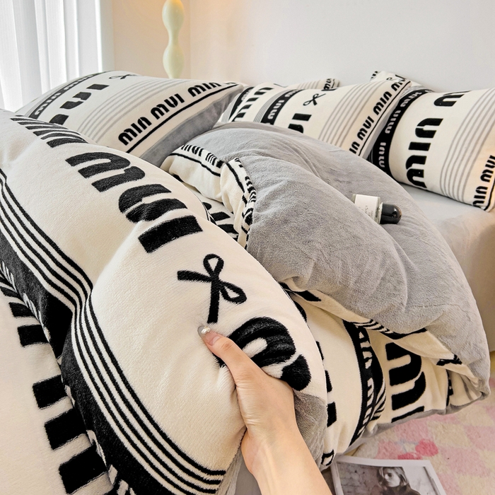 麦瑞家纺 2025新款印花牛奶绒四件套跑量款 字母空间