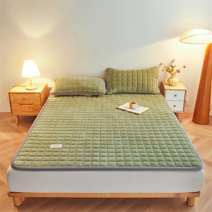 91家纺网 家纺一手货源 找家纺 喜居 2025新款无印风牛奶绒床褥垫-大床图 良品系列 良品-香草绿