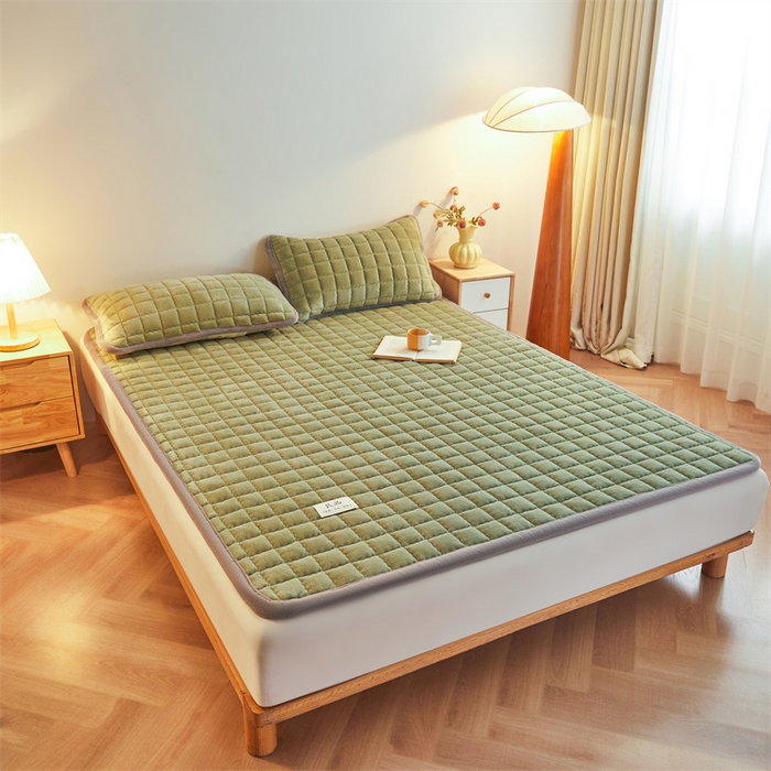 91家纺网 家纺一手货源 找家纺 喜居 2025新款无印风牛奶绒床褥垫-大床图 良品系列 良品-香草绿