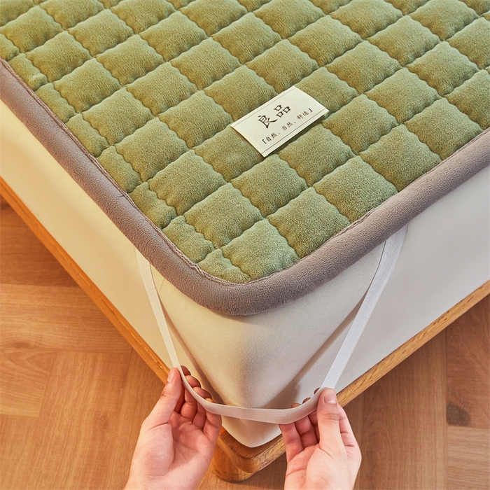 91家纺网 家纺一手货源 找家纺 喜居 2025新款无印风牛奶绒床褥垫-大床图 良品系列 良品-香草绿