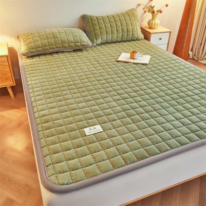 91家纺网 家纺一手货源 找家纺 喜居 2025新款无印风牛奶绒床褥垫-大床图 良品系列 良品-香草绿