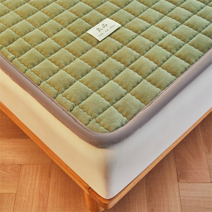 91家纺网 家纺一手货源 找家纺 喜居 2025新款无印风牛奶绒床褥垫-大床图 良品系列 良品-香草绿