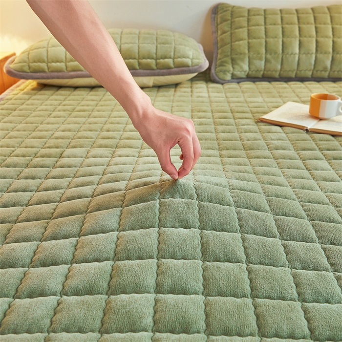91家纺网 家纺一手货源 找家纺 喜居 2025新款无印风牛奶绒床褥垫-大床图 良品系列 良品-香草绿