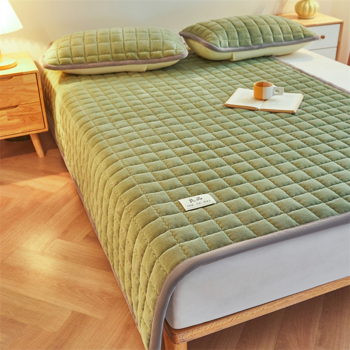 91家纺网 家纺一手货源 找家纺 喜居 2025新款无印风牛奶绒床褥垫-大床图 良品系列 良品-香草绿
