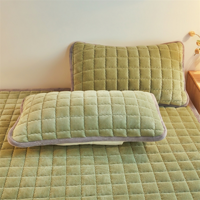 91家纺网 家纺一手货源 找家纺 喜居 2025新款无印风牛奶绒床褥垫-大床图 良品系列 良品-香草绿