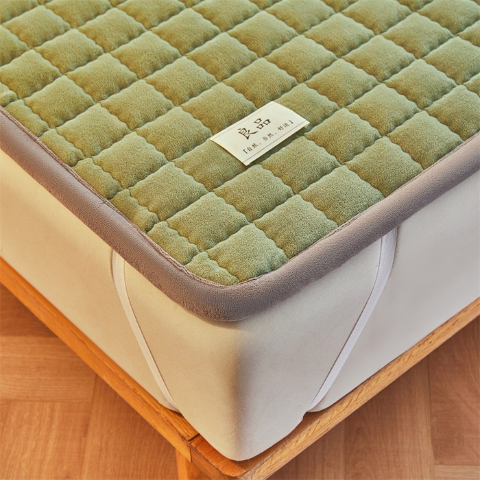 91家纺网 家纺一手货源 找家纺 喜居 2025新款无印风牛奶绒床褥垫-大床图 良品系列 良品-香草绿