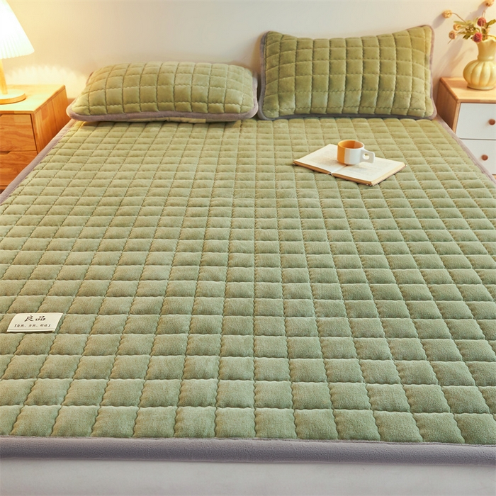 91家纺网 家纺一手货源 找家纺 喜居 2025新款无印风牛奶绒床褥垫-大床图 良品系列 良品-香草绿