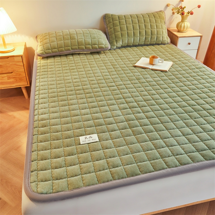 91家纺网 家纺一手货源 找家纺 喜居 2025新款无印风牛奶绒床褥垫-大床图 良品系列 良品-香草绿