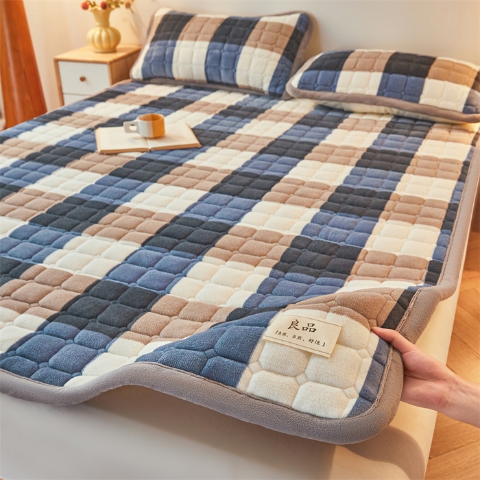 喜居 2025新款无印风牛奶绒床褥垫-大床图 良品系列 良品-蓝咖格