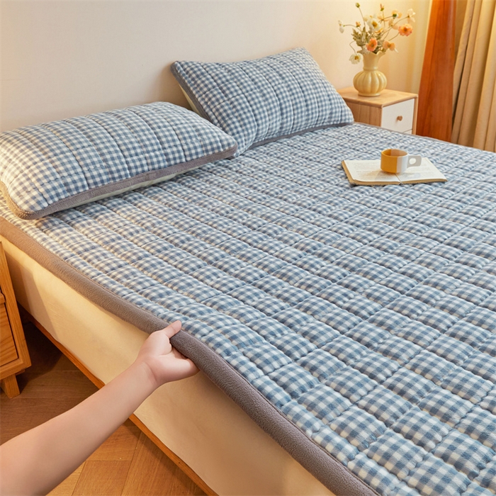 91家纺网 家纺一手货源 找家纺 喜居 2025新款无印风牛奶绒床褥垫-大床图 良品系列 良品-蓝小格