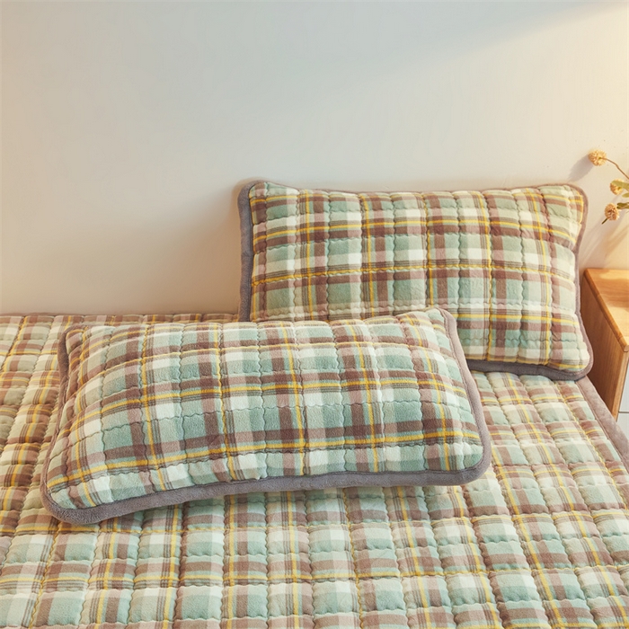 91家纺网 家纺一手货源 找家纺 喜居 2025新款无印风牛奶绒床褥垫-大床图 良品系列 良品-简兮绿