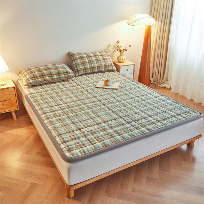 91家纺网 家纺一手货源 找家纺 喜居 2025新款无印风牛奶绒床褥垫-大床图 良品系列 良品-简兮绿