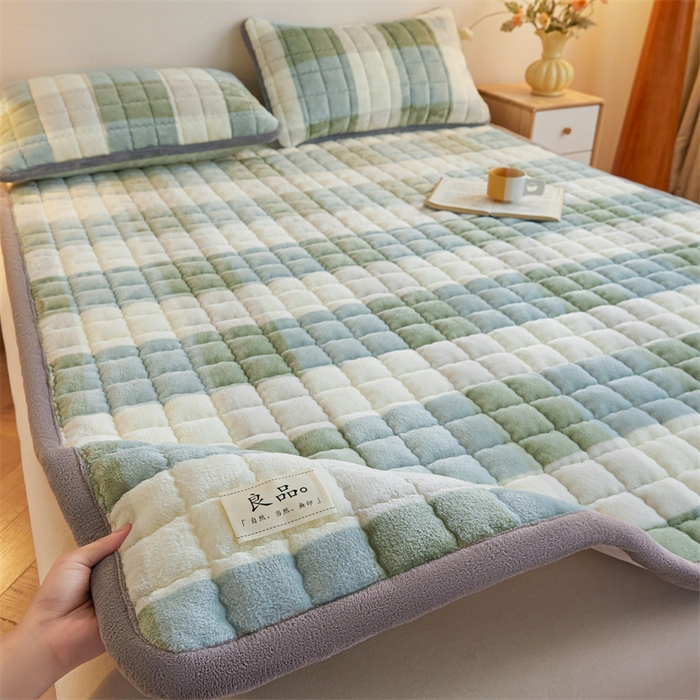 91家纺网 家纺一手货源 找家纺 喜居 2025新款无印风牛奶绒床褥垫-大床图 良品系列 良品-绿大格