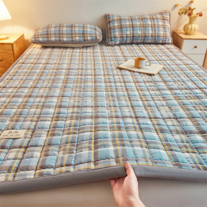 91家纺网 家纺一手货源 找家纺 喜居 2025新款无印风牛奶绒床褥垫-大床图 良品系列 良品-简兮蓝