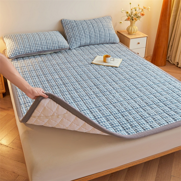 91家纺网 家纺一手货源 找家纺 喜居 2025新款无印风牛奶绒床褥垫-大床图 良品系列 良品-蓝小格