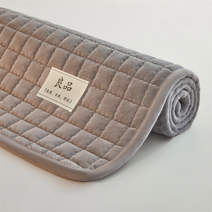 91家纺网 家纺一手货源 找家纺 喜居 2025新款无印风牛奶绒床褥垫-大床图 良品系列 良品-暖阳灰