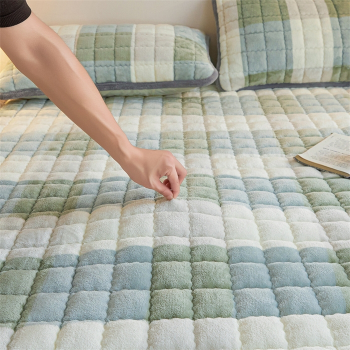 91家纺网 家纺一手货源 找家纺 喜居 2025新款无印风牛奶绒床褥垫-大床图 良品系列 良品-绿大格