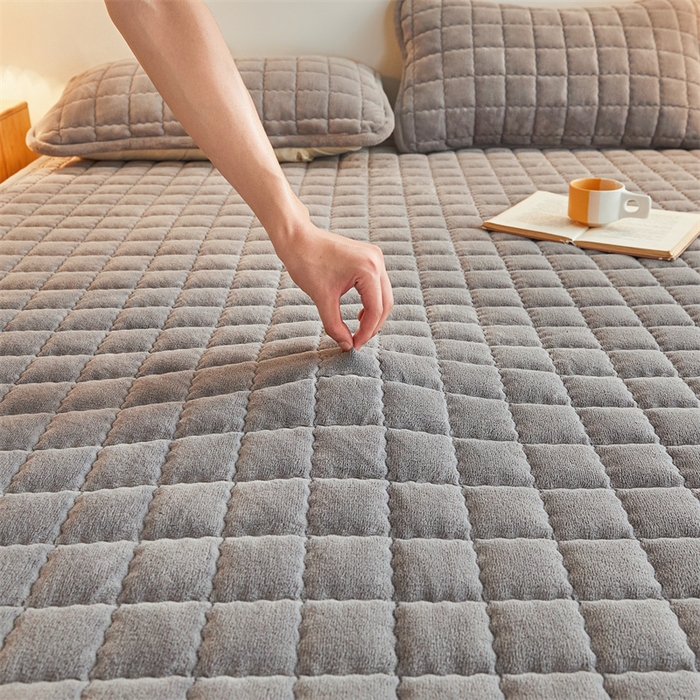 91家纺网 家纺一手货源 找家纺 喜居 2025新款无印风牛奶绒床褥垫-大床图 良品系列 良品-暖阳灰