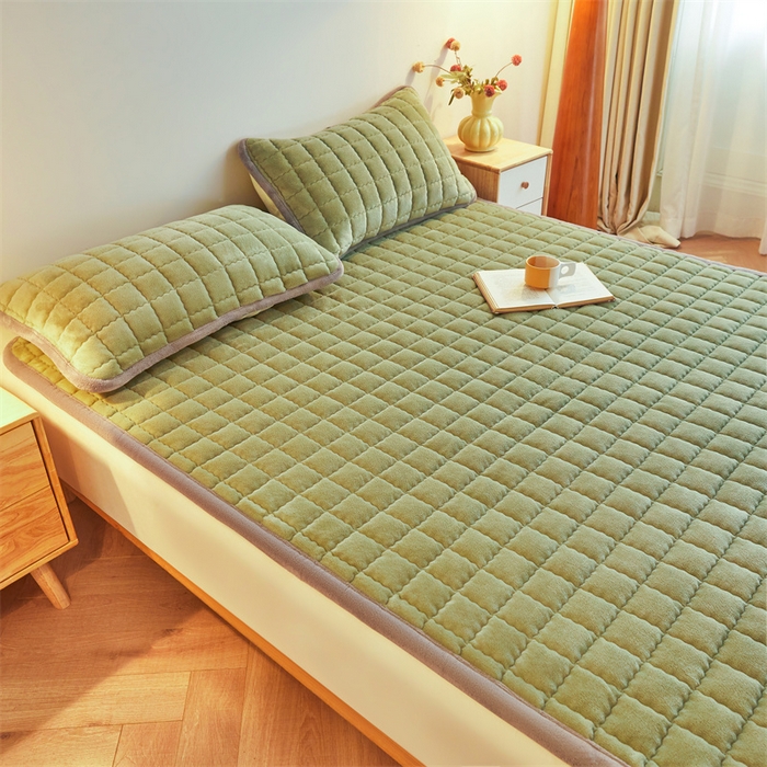 91家纺网 家纺一手货源 找家纺 喜居 2025新款无印风牛奶绒床褥垫-大床图 良品系列 良品-香草绿