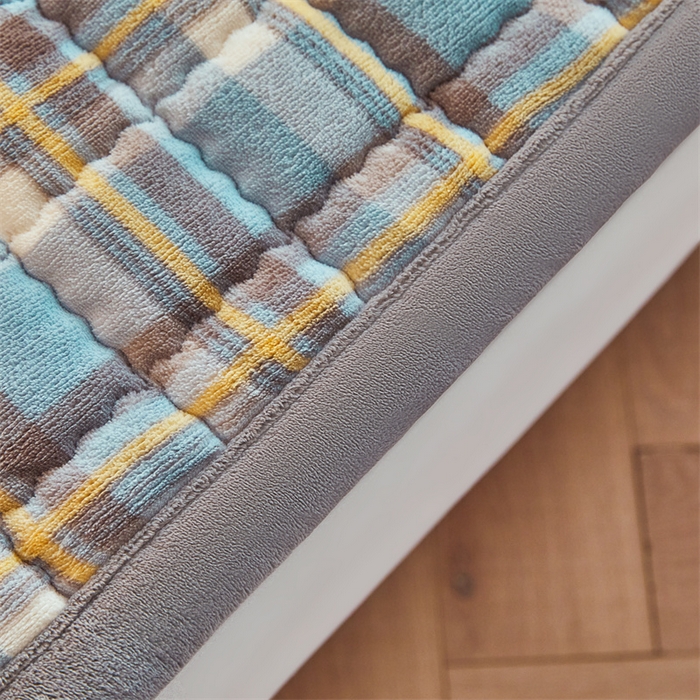 91家纺网 家纺一手货源 找家纺 喜居 2025新款无印风牛奶绒床褥垫-大床图 良品系列 良品-简兮蓝