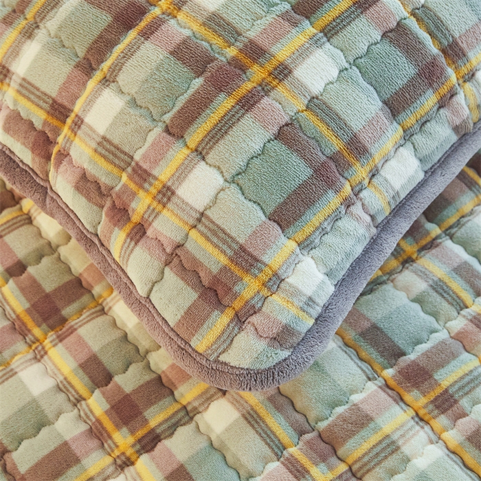 91家纺网 家纺一手货源 找家纺 喜居 2025新款无印风牛奶绒床褥垫-大床图 良品系列 良品-简兮绿