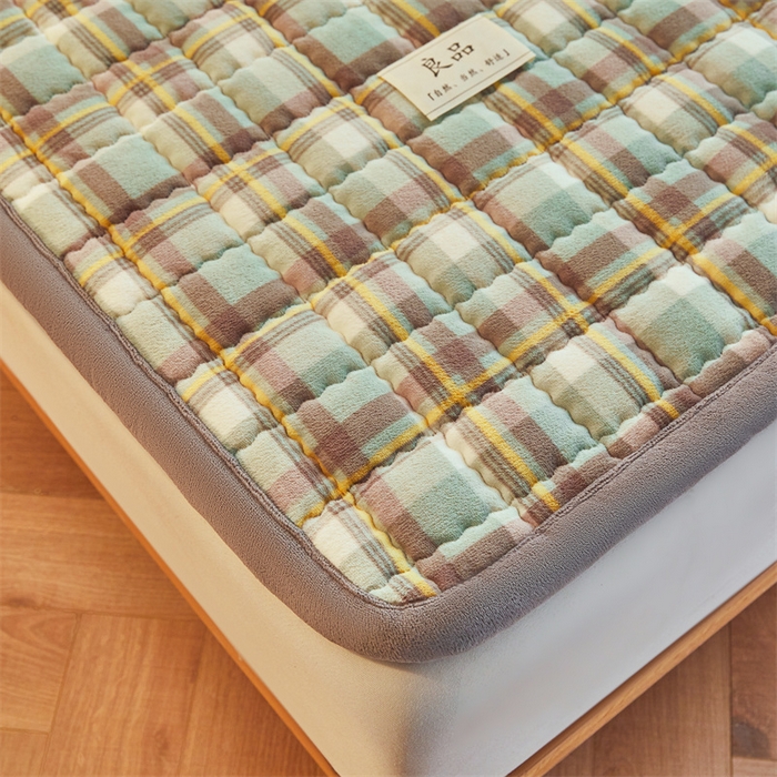 91家纺网 家纺一手货源 找家纺 喜居 2025新款无印风牛奶绒床褥垫-大床图 良品系列 良品-简兮绿