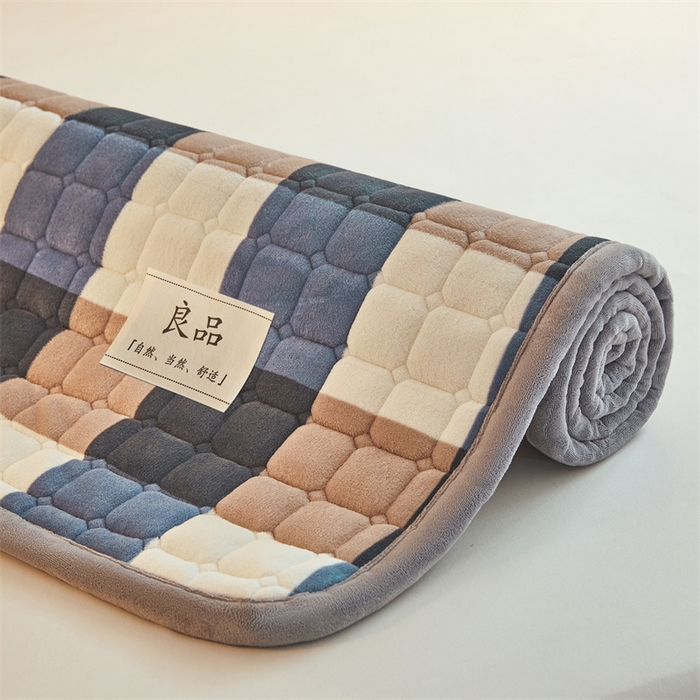 91家纺网 家纺一手货源 找家纺 喜居 2025新款无印风牛奶绒床褥垫-大床图 良品系列 良品-蓝咖格