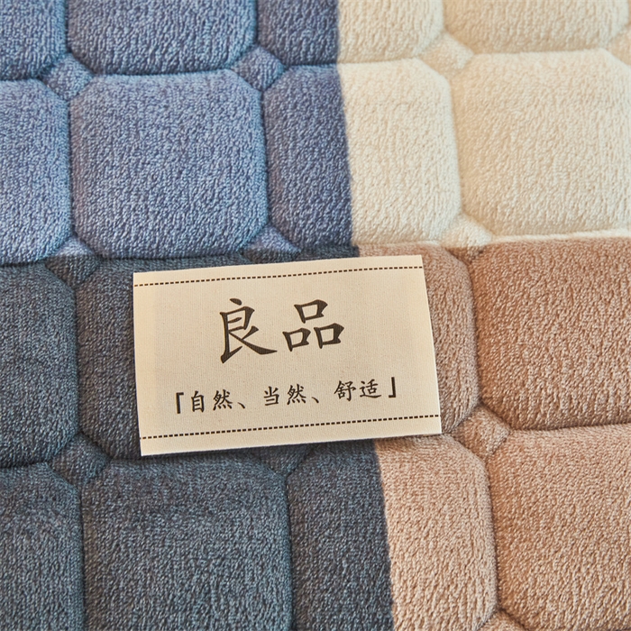 91家纺网 家纺一手货源 找家纺 喜居 2025新款无印风牛奶绒床褥垫-大床图 良品系列 良品-蓝咖格