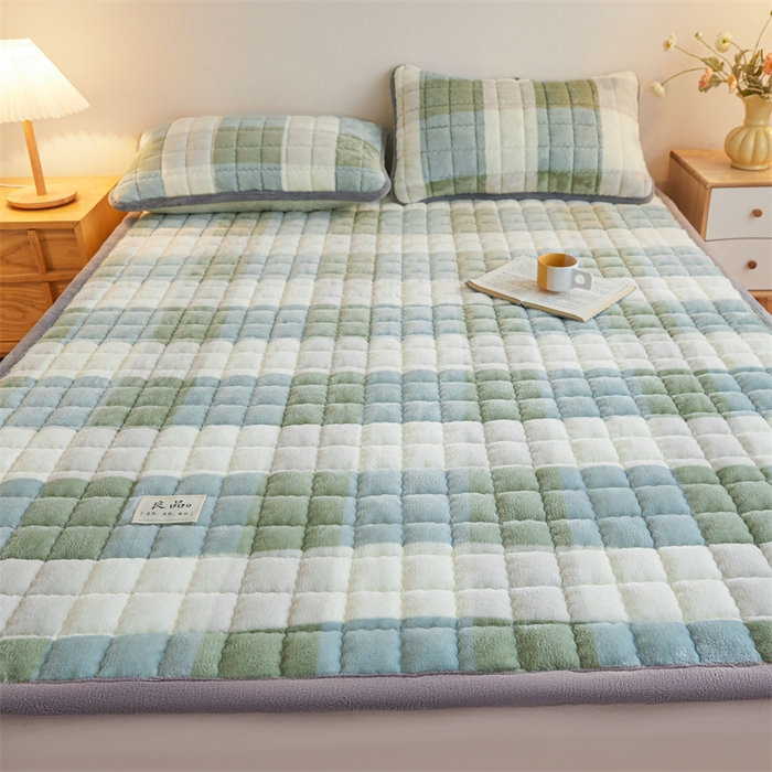 91家纺网 家纺一手货源 找家纺 喜居 2025新款无印风牛奶绒床褥垫-大床图 良品系列 良品-绿大格