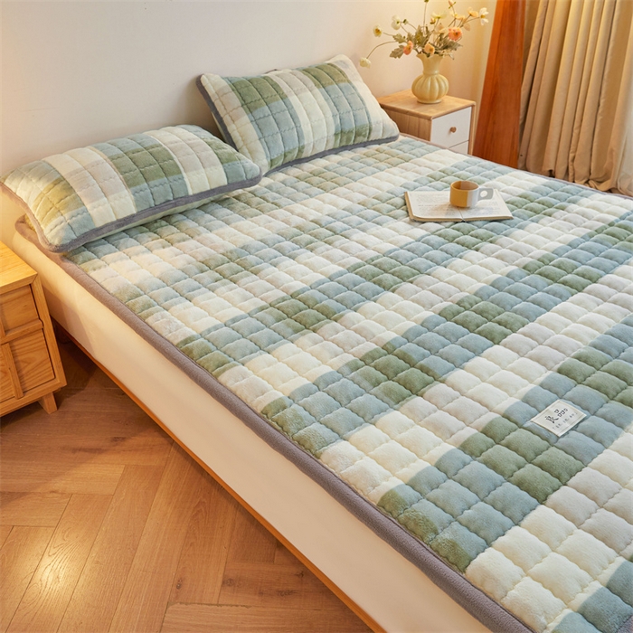 91家纺网 家纺一手货源 找家纺 喜居 2025新款无印风牛奶绒床褥垫-大床图 良品系列 良品-绿大格