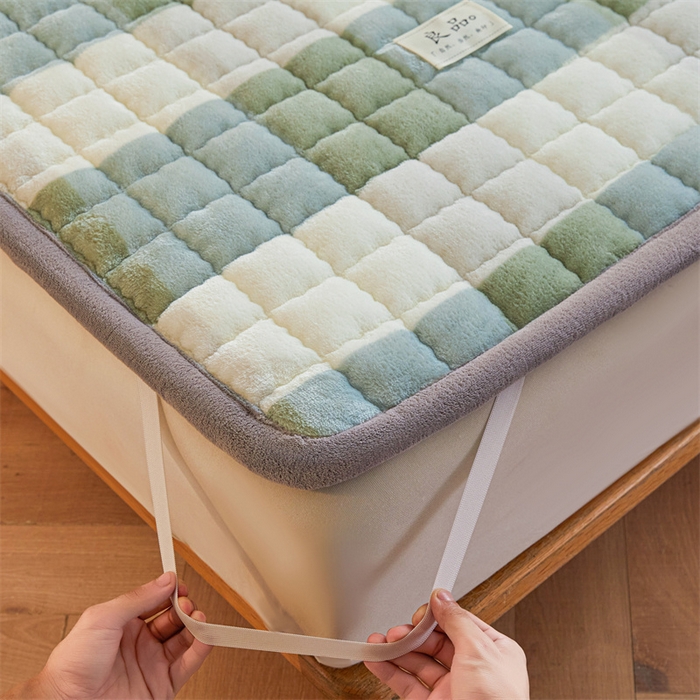 91家纺网 家纺一手货源 找家纺 喜居 2025新款无印风牛奶绒床褥垫-大床图 良品系列 良品-绿大格