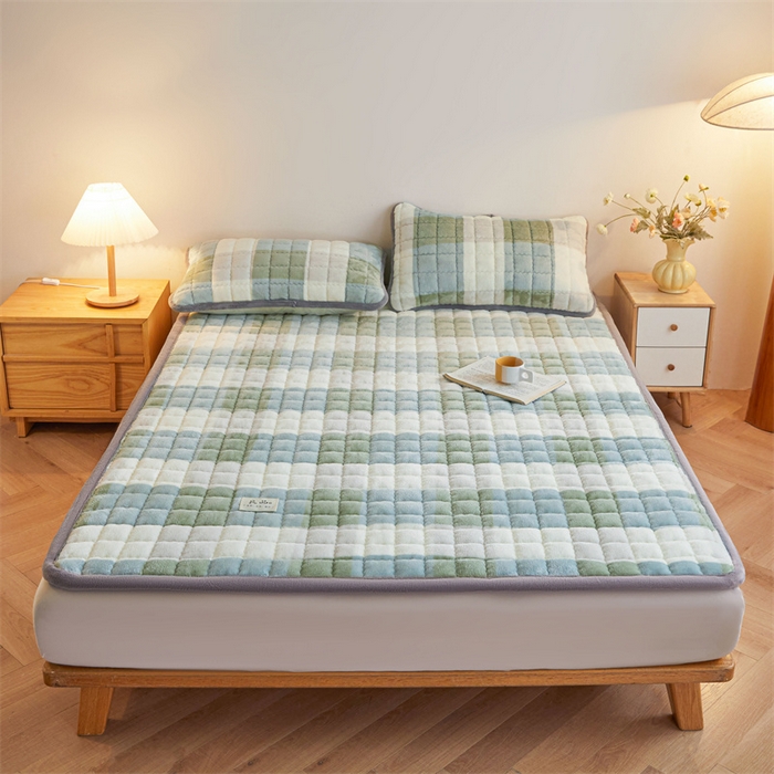 91家纺网 家纺一手货源 找家纺 喜居 2025新款无印风牛奶绒床褥垫-大床图 良品系列 良品-绿大格