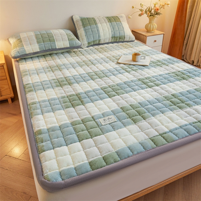 91家纺网 家纺一手货源 找家纺 喜居 2025新款无印风牛奶绒床褥垫-大床图 良品系列 良品-绿大格