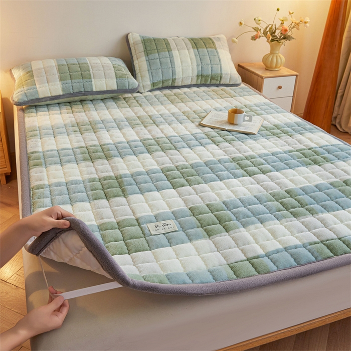 91家纺网 家纺一手货源 找家纺 喜居 2025新款无印风牛奶绒床褥垫-大床图 良品系列 良品-绿大格